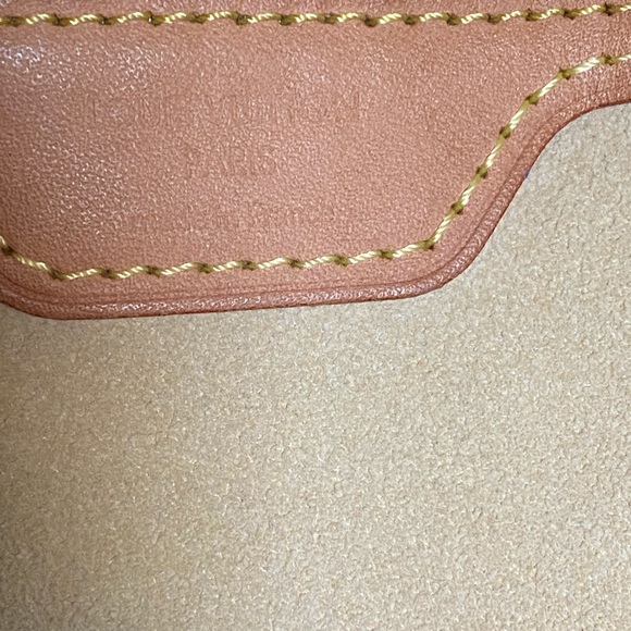 Louis Vuitton Hampstead PM in Azur - Picture 12 of 15